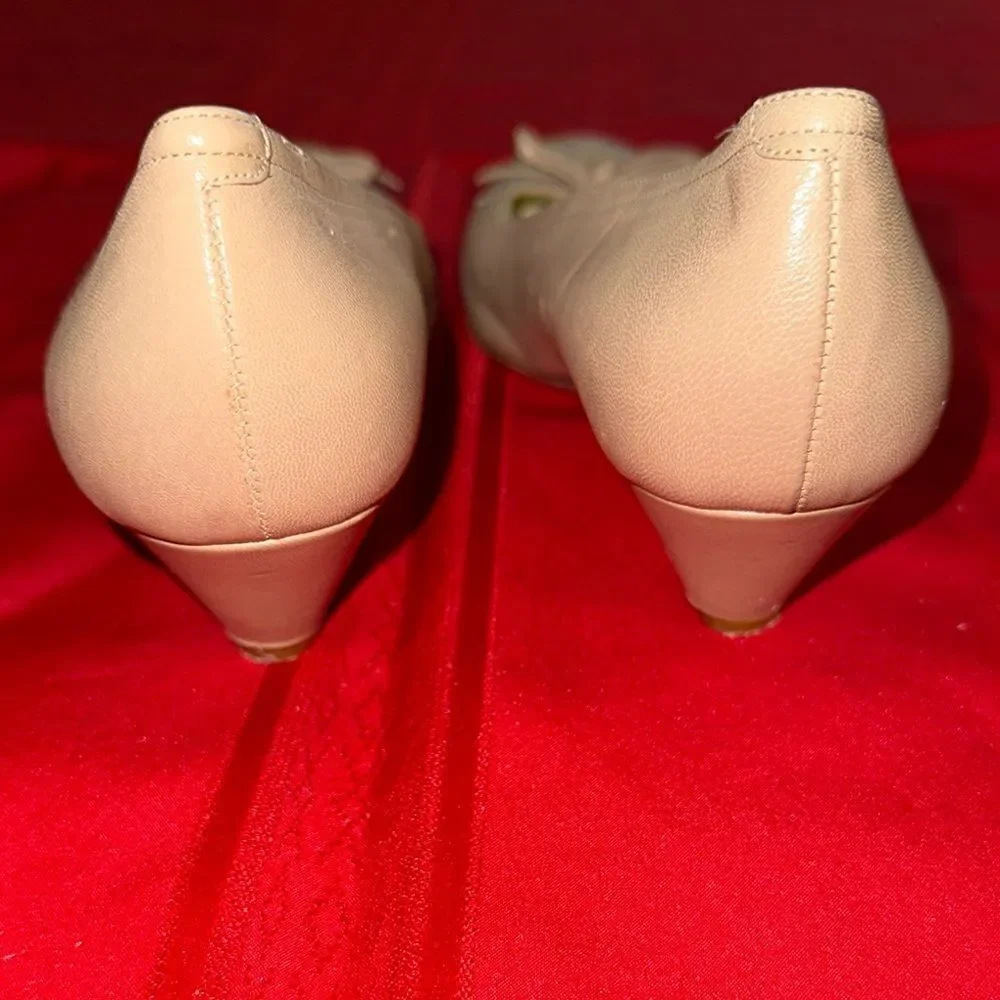 Bruno Magli Made in Italy Tan Mini Heel with Decorative Bow Size 38.5